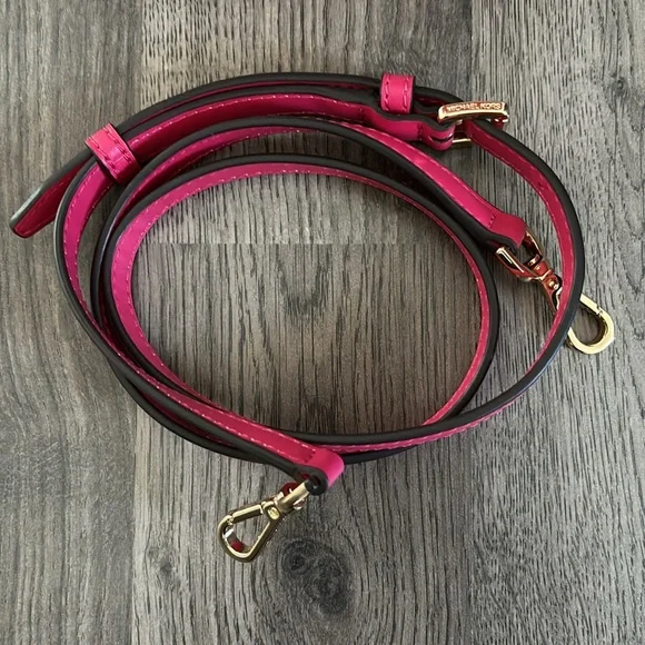 SOLD 🚨🚨 NWT Michael Kors Mini Pouchette RETAIL $348 - Picture 5 of 8